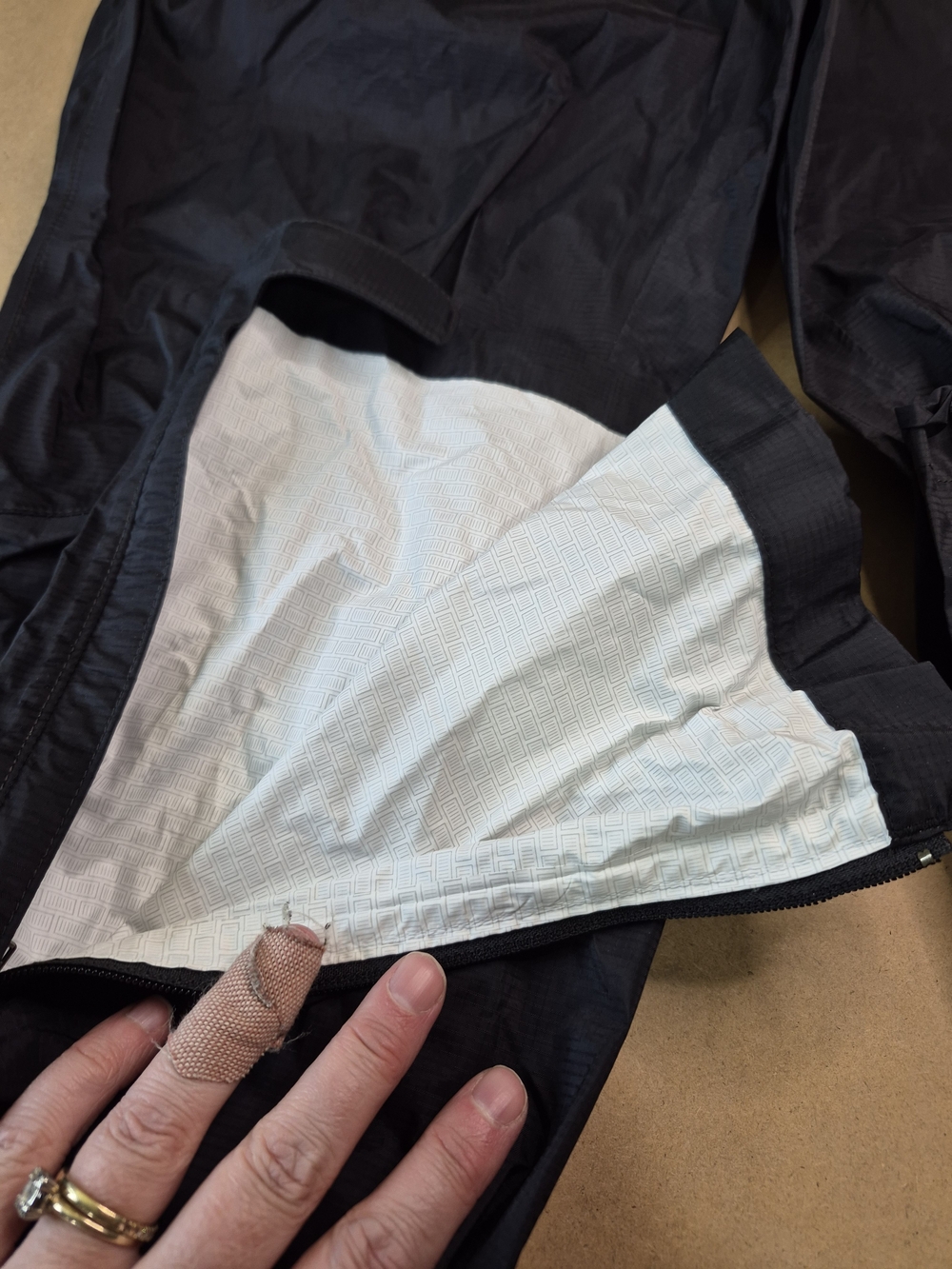 Patagonia Black Women's Waterproof Pants 3361/379 - Picture 3 of 12